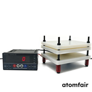 ATOMFAIR® three-layer pouch cell test fixture with off-white PP plastic plates and red bottom springs on a white background.