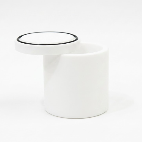 Roller PTFE Grinding Jars Seamless Corrosion-Resistant Containers 1 Seamless industrial roller PTFE grinding jars featuring airtight sealing lids for high-purity chemical and corrosive material milling.
